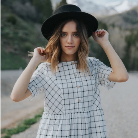 White grid dress - Picture 3 of 5